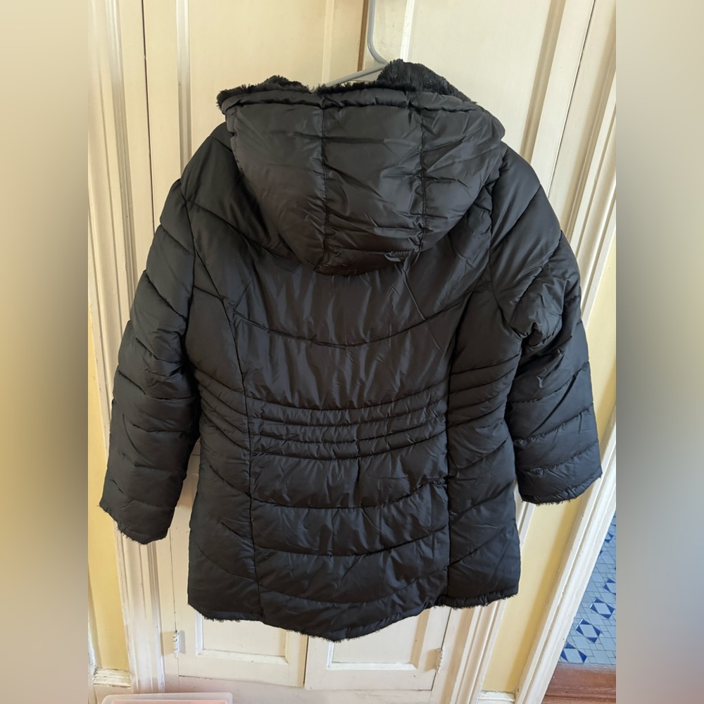 Women’s sz Medium black Reebok faux fur lined puffer jacket. Worn once.